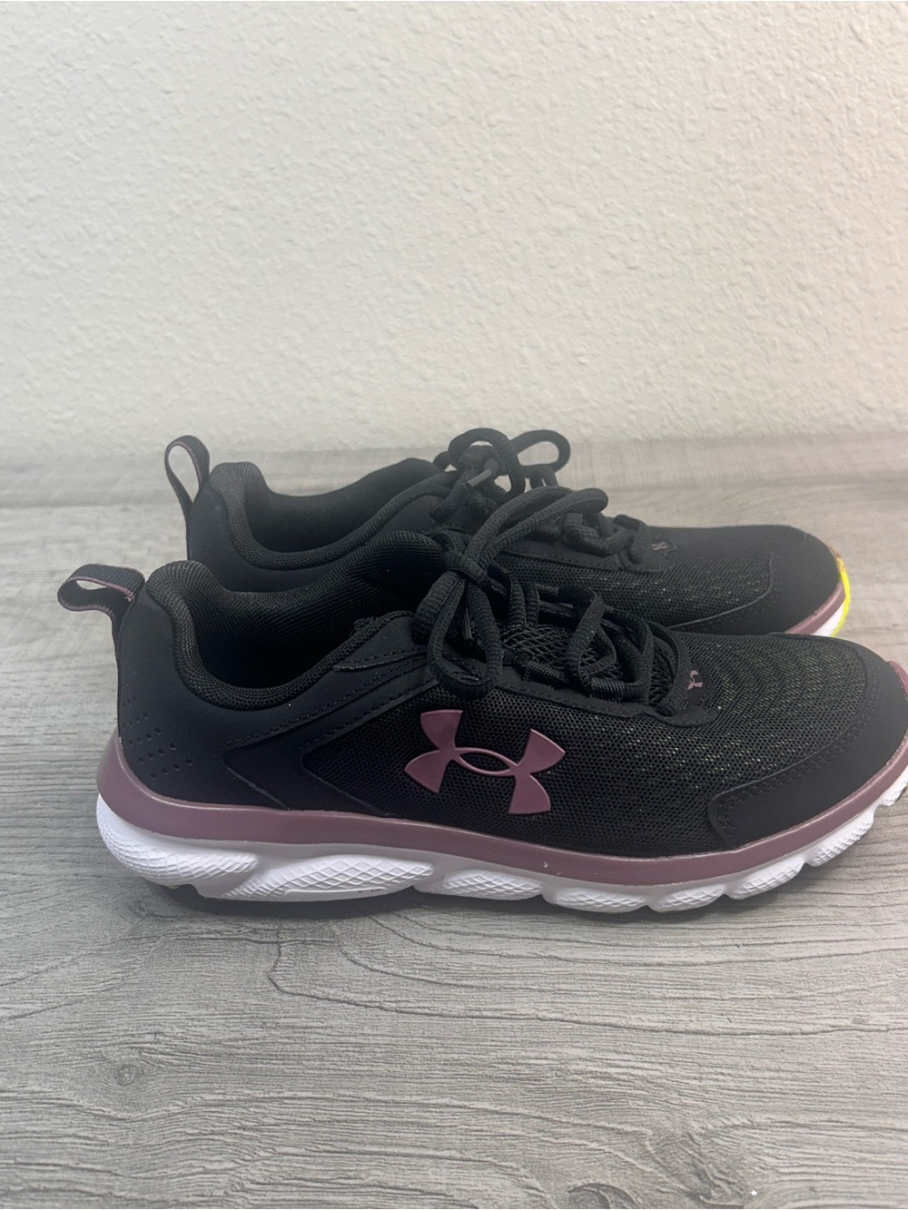Under Armour Women's Charged Assert Black & Mauve Athletic Running Sneakers Sz7 - Picture 6 of 11